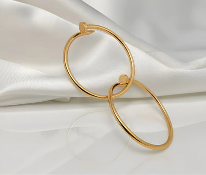 Chic Gold-Toned Nail Bangle Bracelet